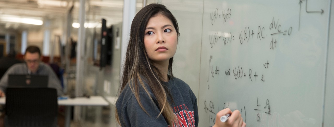 Students working together in the Learning Center, CEAS.